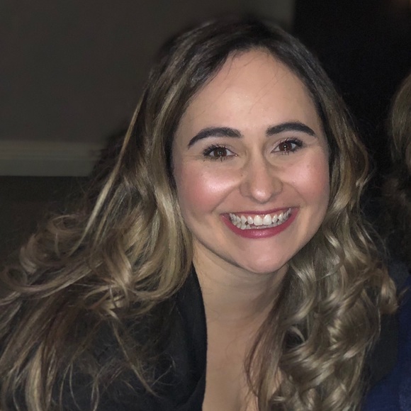 Meet your Posher, Stephanie - Picture 3 of 4